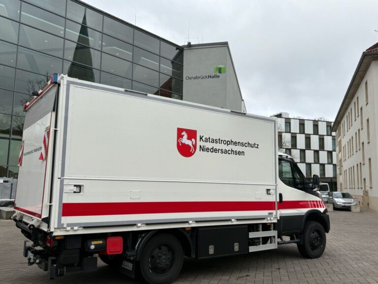 Katastrophenschutz vor der OsnabrückHalle. / Foto: Hinnerk Gramm in Landkreis Osnabrück (Region)