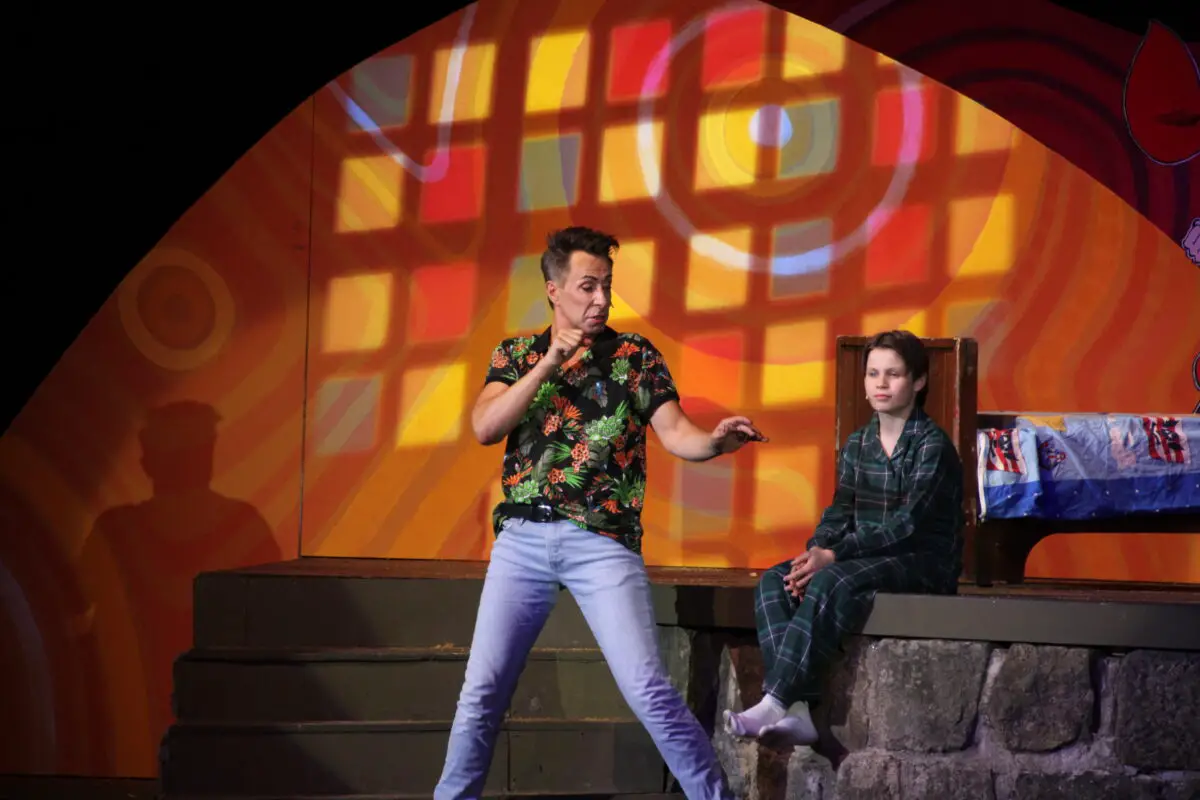 Am Ende erreichen sie ihr Ziel und Tick kann seinen Sohn in die Arme schließen, der seinen Vater so akzeptiert wie er ist. / Foto: kulturfeder.de