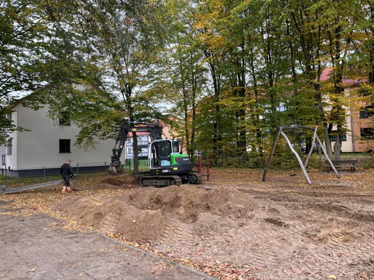 Die Sanierungsarbeiten am Spiel- und Bolzplatz haben begonnen. / Foto: Osnabrücker Servicebetrieb