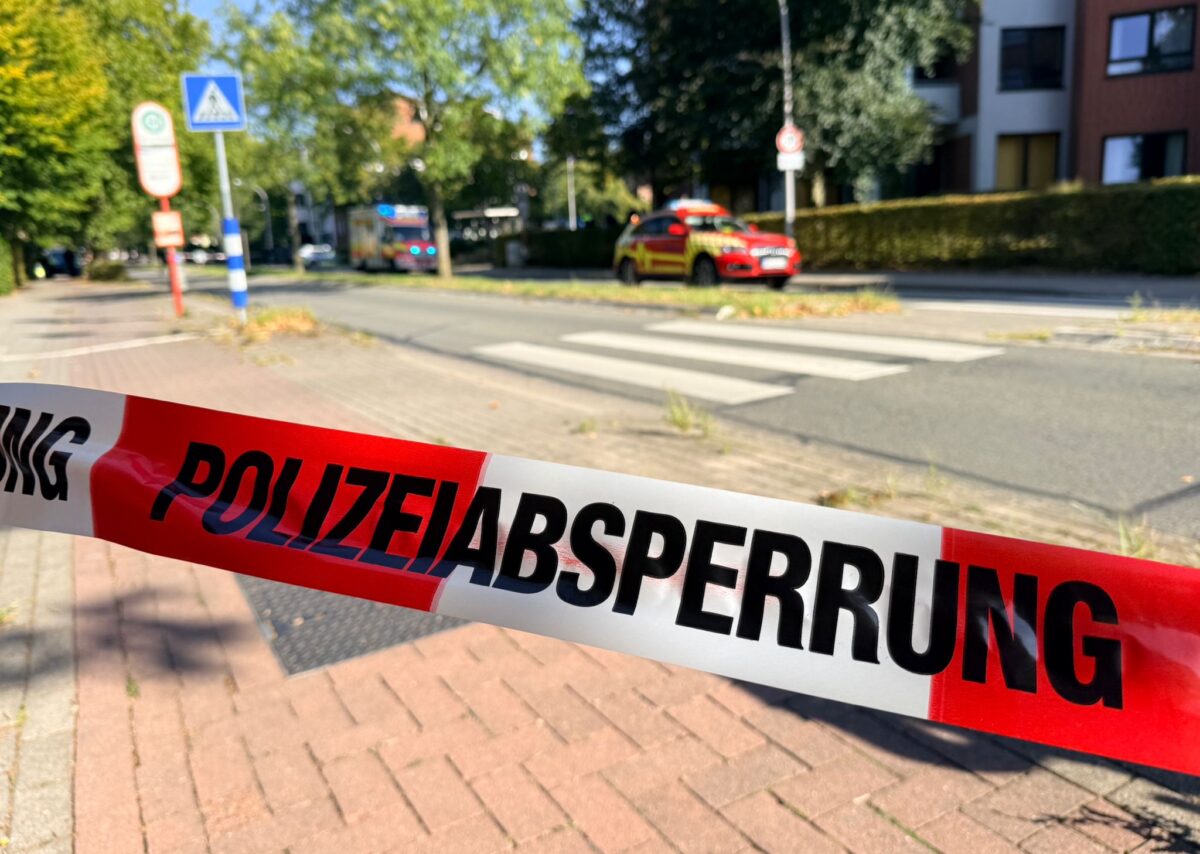 Schüsse in der Rehmstraße in Osnabrück? Polizei rückt mit Großaufgebot aus Polizei-Absperrung in der Rehmstraße in Osnabrück. / Foto: Pohlmann