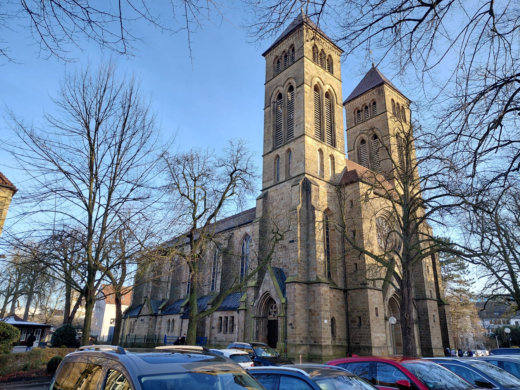 Herz-Jesu-Kirche im Sonnenlicht / Foto: Justus Hanneken