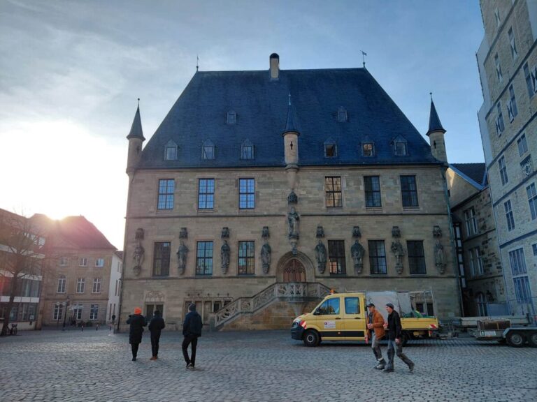 Historisches Rathaus im Sonnenschein / Foto: Justus Hanneken in Altstadt