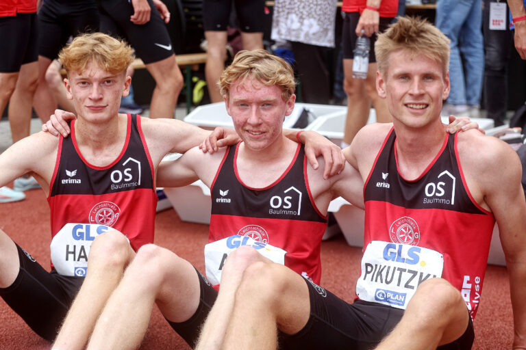 3 x 1000 m v.l. Leichtathleten Konstantin Hans, Matthias Apel und Mika Pikutzki
