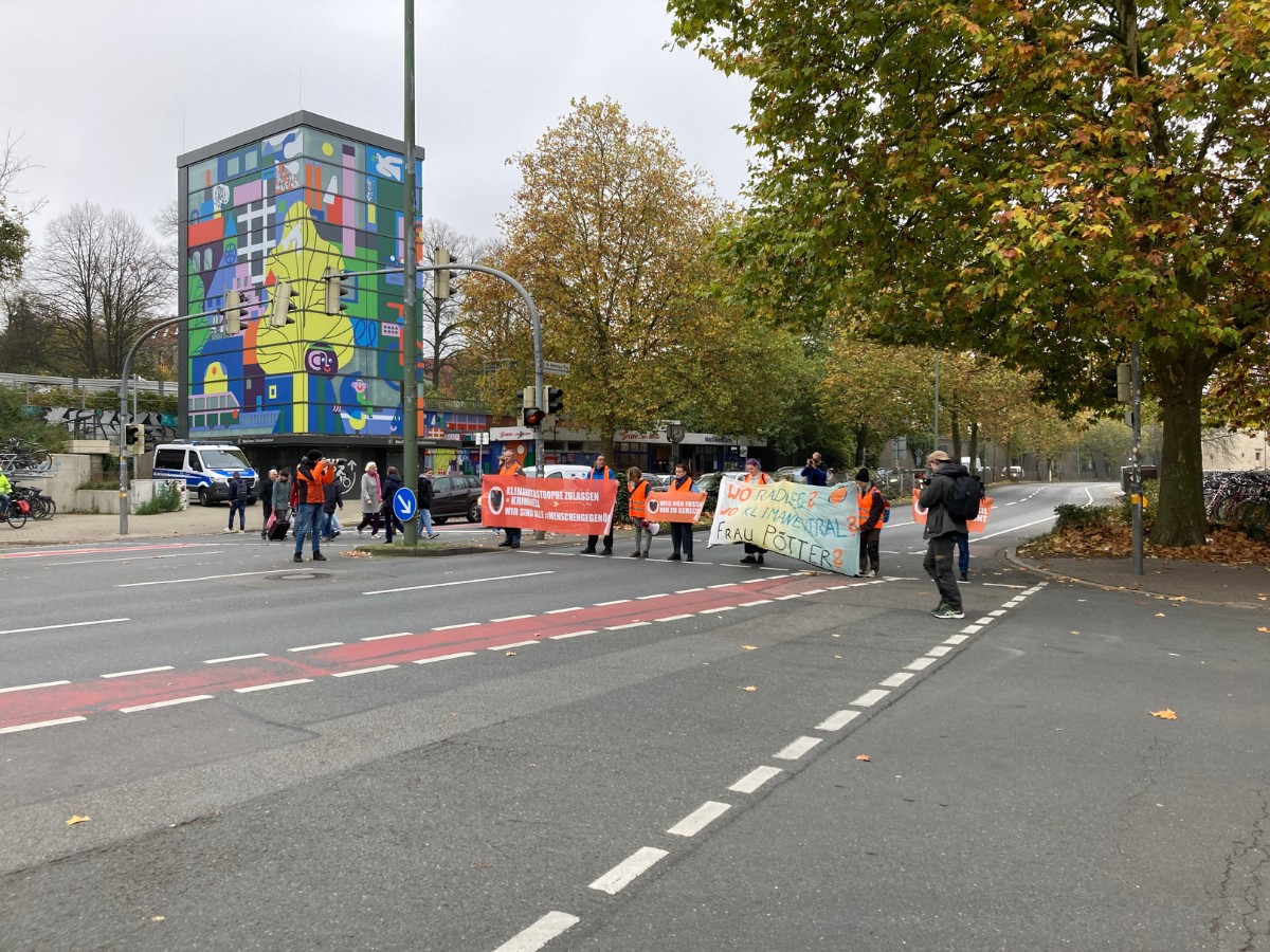 Protest der Letzten Generation am Hasetor in Osnabrück. / Foto: Dominik Lapp