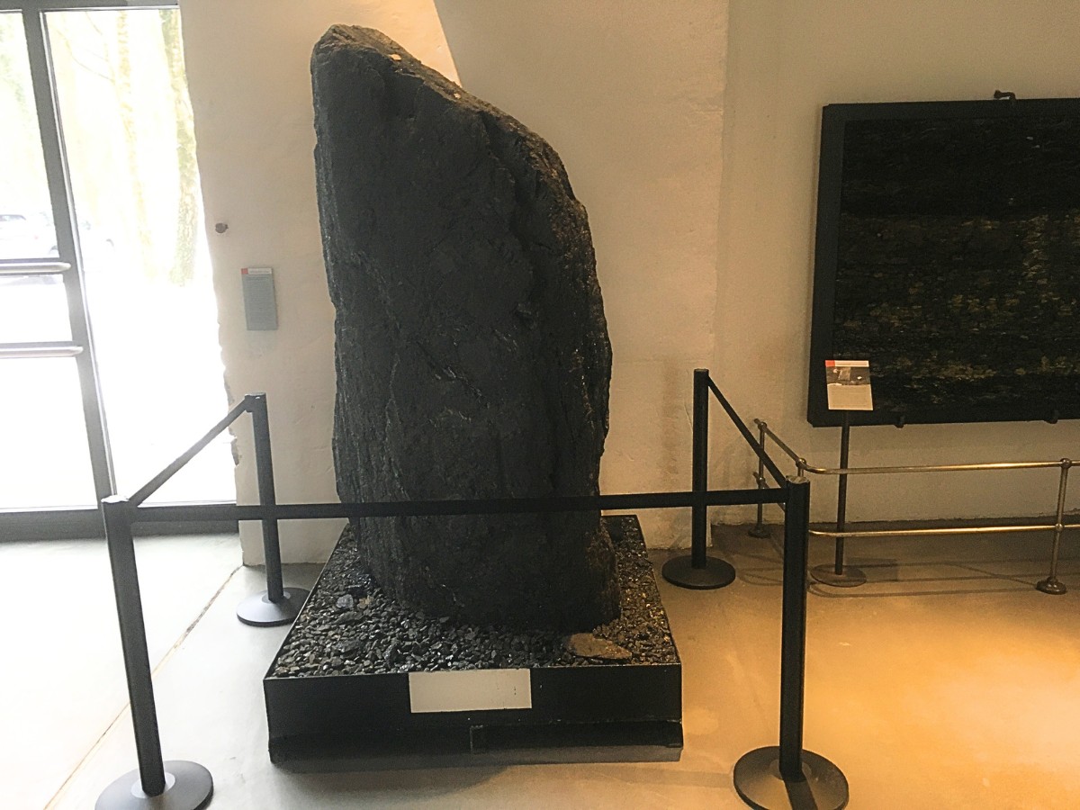 Kohlebrocken im MIK. / Foto: Dominik Lapp