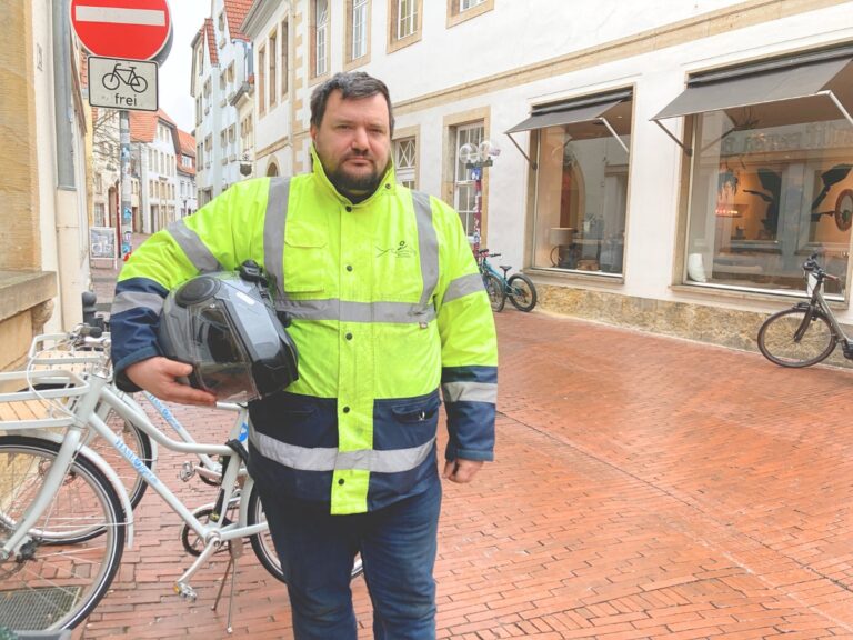 Tankwart Martin Weimer / Foto: Dominik Lapp