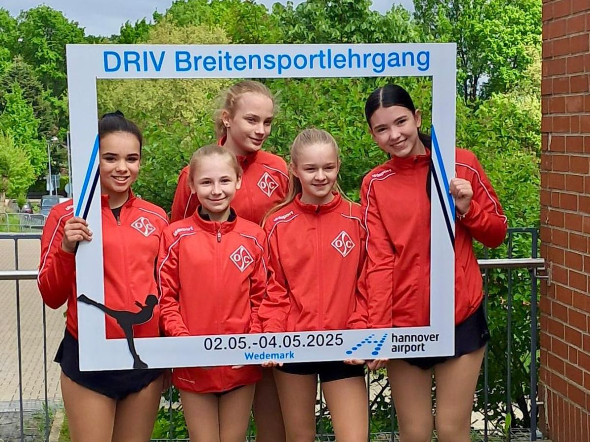 OSC-Rollkunstlauf-Talente sammeln wichtige Erfahrungen auf nationaler und internationaler Bühne Strahlende Gesichter nach einem erfolgreichen Wochenende: Emily Montico, Maria Drathner, Sarah Scheier, Helena Kohl und Liza Wilson vertraten den OSC beim DRIV- Breitensportlehrgang vom in Wedemark.