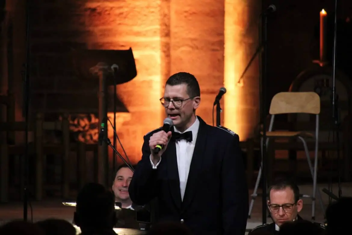 Oberstleutnant Tobias Terhardt ist der Bandleader. / Foto: Dominik Lapp in Innenstadt