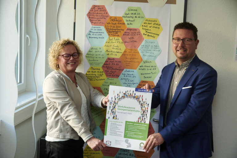 10 Jahre WerkAkademie der MaßArbeit: Vorstand Lars Hellmers und Jobcoach Roswitha Rahe in der WerkAkademie Georgsmari-enhütte.