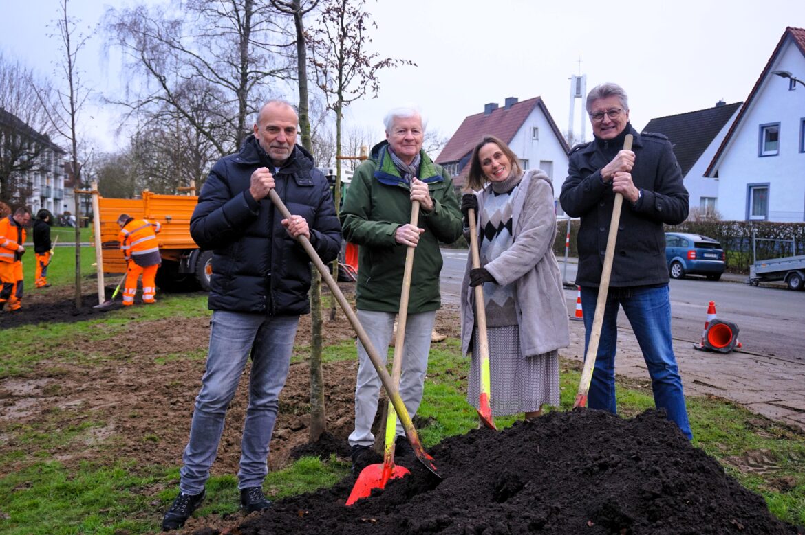 1000 neue Bäume für Osnabrück (von links): Thomas Maag, Antonius Fahnemann, Sigrid Dallwig, Fritz Brickwedde.