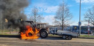 Brennender Traktor in Bramsche. / Foto: Polizei Bramsche