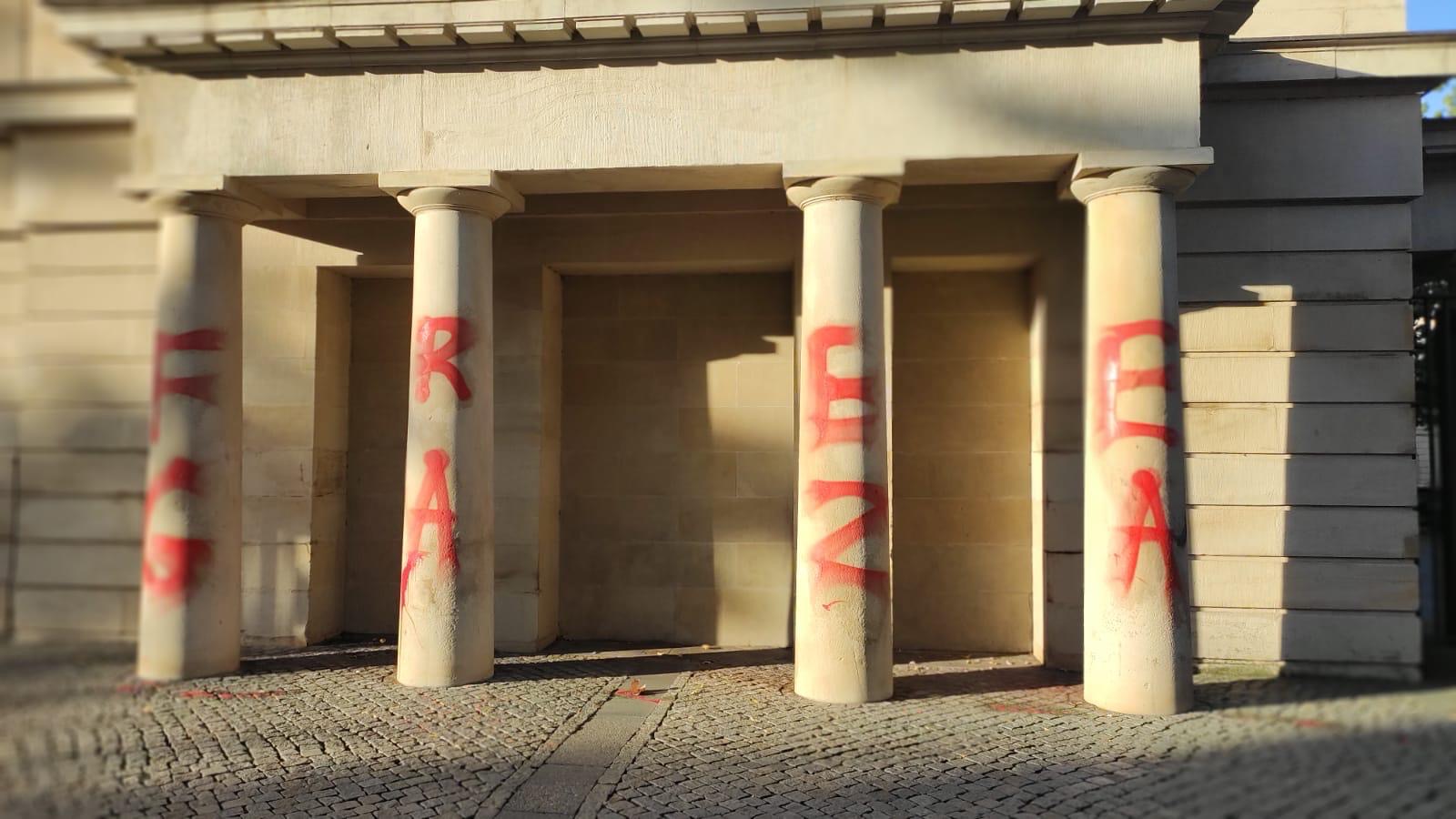 beschmierter Landtag in Hannover