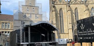 Aufbau für den Tag der Niedersachsen. / Foto: Dominik Lapp