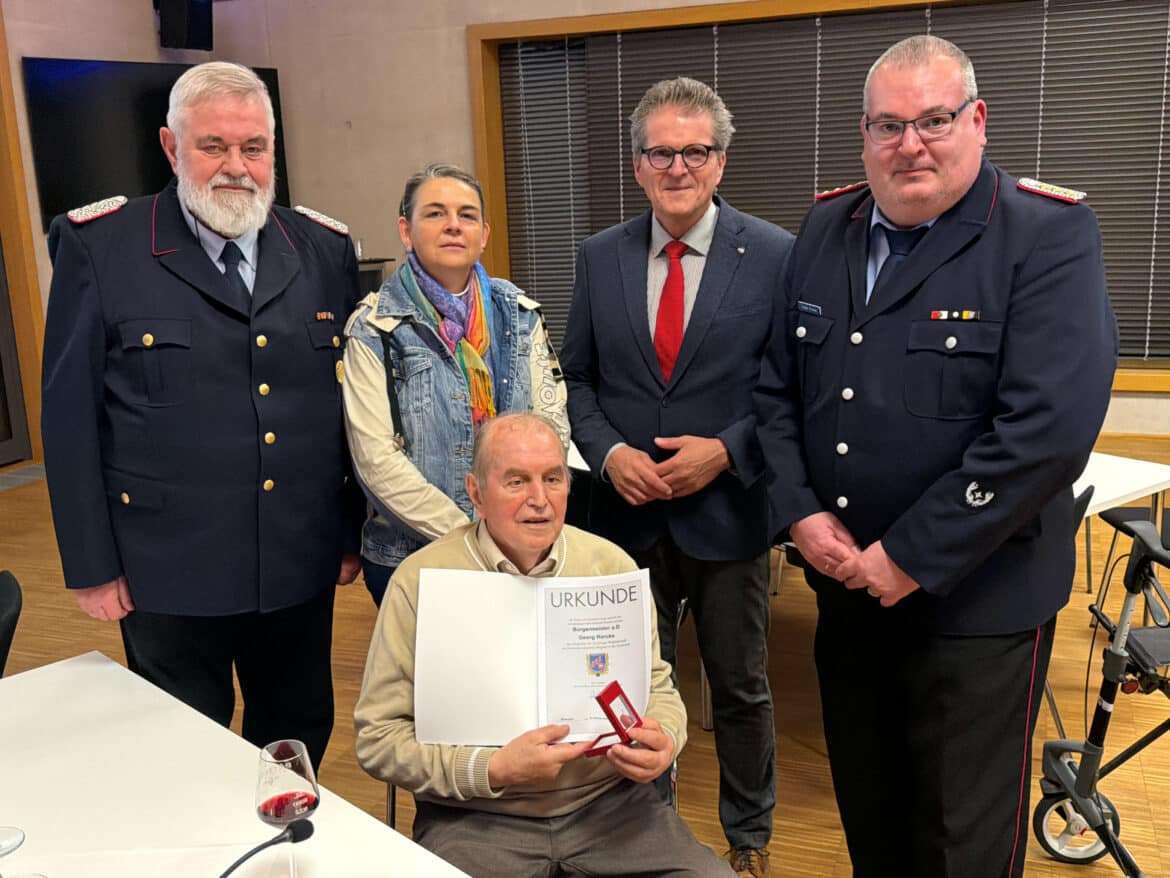 Georg Harcke nahm die Ehrung mit Stolz entgegen.