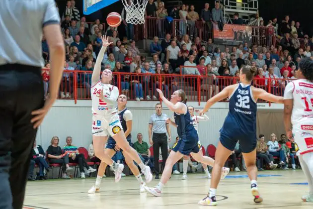 Überlegener Heimsieg: GiroLive-Panthers dominieren gegen die Eisvögel USC Freiburg