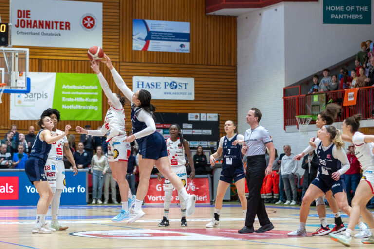 GiroLive Panthers vs. Eisvögel USC Freiburg / Foto: Alexander Reinhard