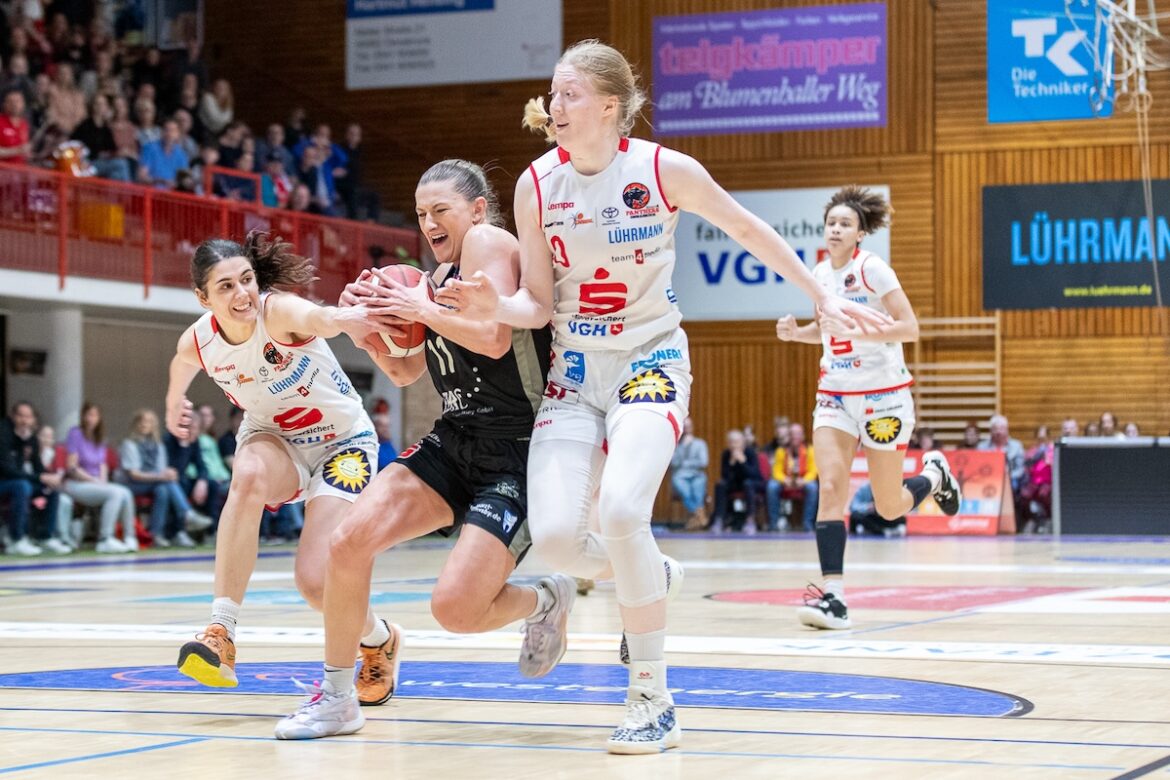 Panthers Osnabrück schlagen Hannover/ Foto: Alexander Reinhard