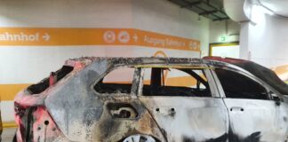 Ausgebranntes Auto in der Bahnhofsgarage. / Foto: Heiko Westermann