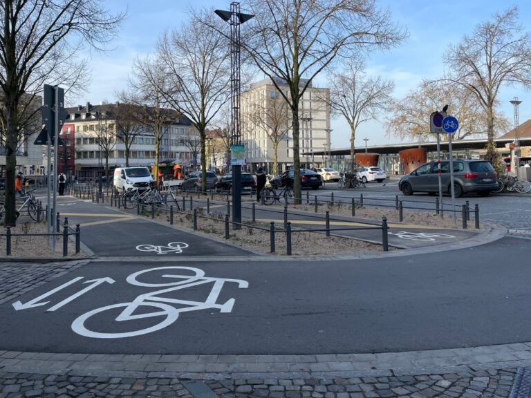 Radboulevard am Hauptbahnhof Osnabrück. / Foto: Dominik Lapp in Innenstadt