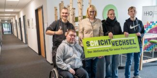 Katharina Pötter (2.v.l) besuchte das inklusive Podcast-Team der HHO "Echt wir". / Foto: Silke Wagener-Schawe