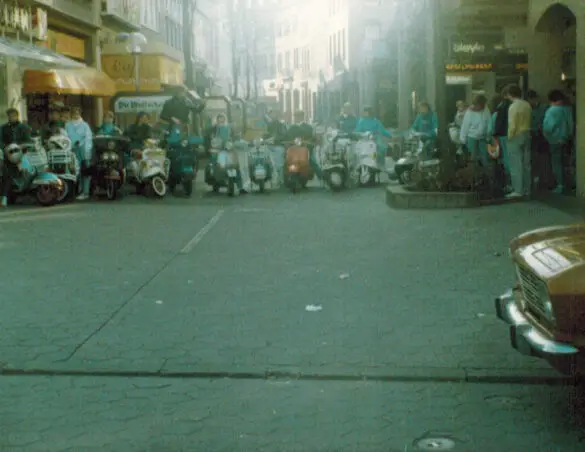 Vespas on Tour am 1. Mai 1986
