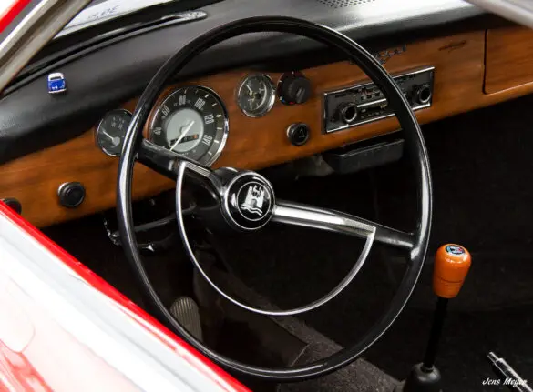 Familientreffen aller Karmann-Fahrzeuge am Werk