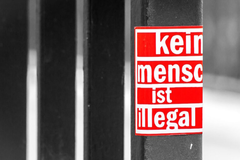 Kein Mensch ist illegal