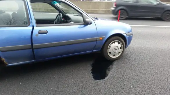 Unfall mit PKW und zwei LKW auf der A30