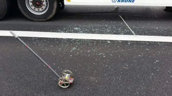 Unfall mit PKW und zwei LKW auf der A30