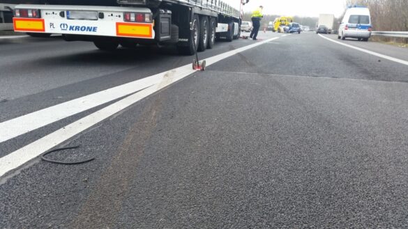Unfall mit PKW und zwei LKW auf der A30