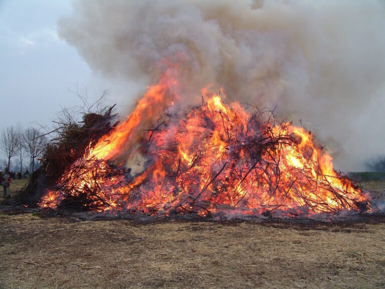 Osterfeuer (Symbolbild)