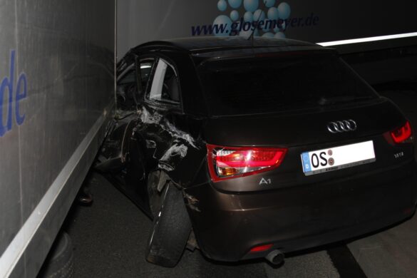 Hansastraße: PKW von LKW eingeklemmt