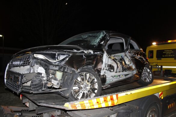 Hansastraße: PKW von LKW eingeklemmt