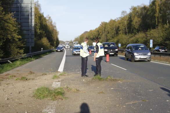 Verletzte nach Unfall mit einem LKW auf der A30