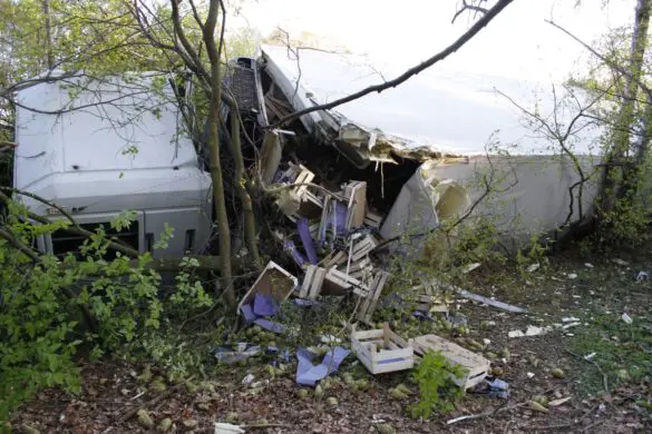 Verletzte nach Unfall mit einem LKW auf der A30