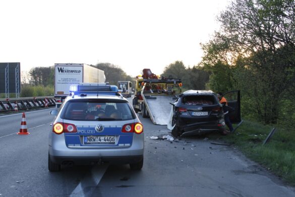 Verletzte nach Unfall mit einem LKW auf der A30