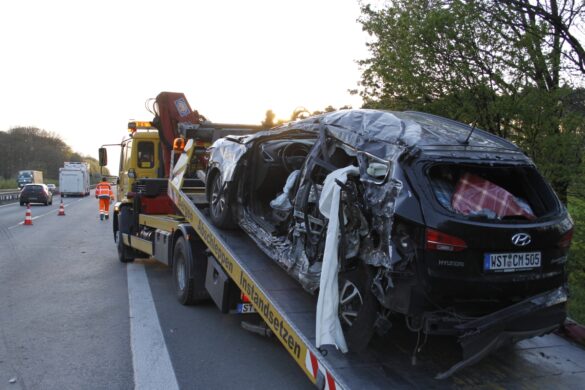 Verletzte nach Unfall mit einem LKW auf der A30