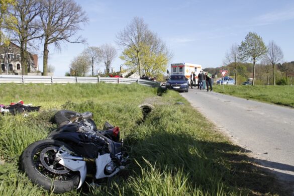 Motorradfahrer bei Unfall schwer verletzt