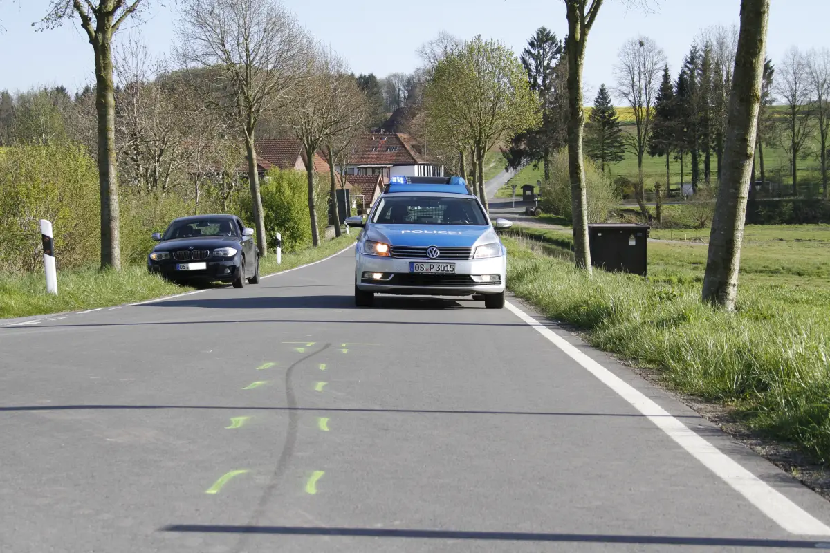 2016-04-21_VU-Motorrad-gegen-PKW-Hilter_008 Motorradfahrer bei Unfall schwer verletzt