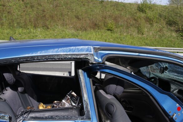 2016-04-21_VU-PKW-A33_003 Kleinwagen überschlug sich auf Autobahn A33