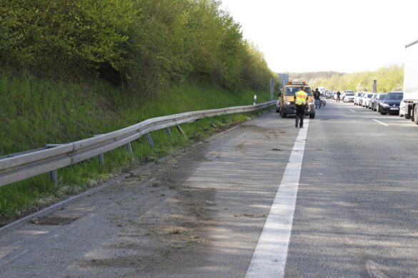 2016-04-21_VU-PKW-A33_007 Kleinwagen überschlug sich auf Autobahn A33