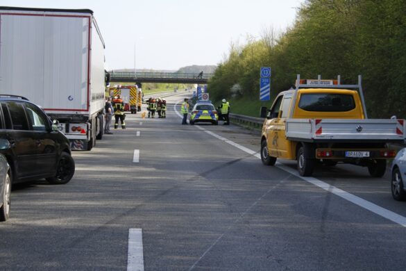 2016-04-21_VU-PKW-A33_008 Kleinwagen überschlug sich auf Autobahn A33