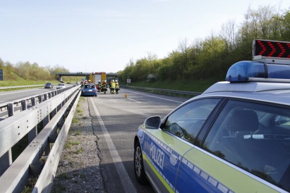 2016-04-21_VU-PKW-A33_009 Kleinwagen überschlug sich auf Autobahn A33