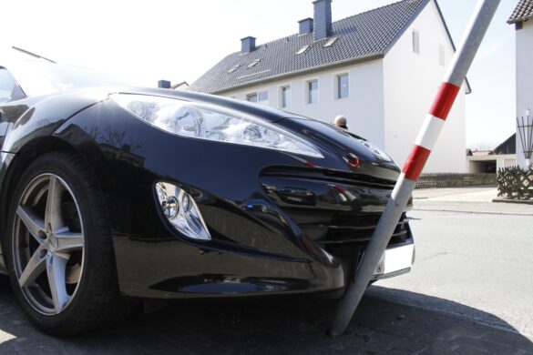 2016-04-21_VU-PKW-auf-Seite-Hellern_006 PKW kippt in Osnabrück-Hellern auf die Seite