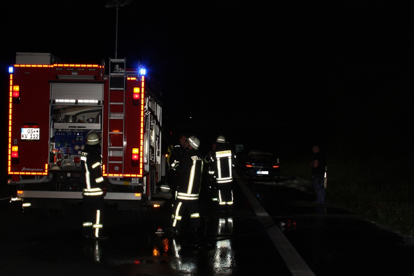 2016-05-19_PKW-Brand-Autobahn-A33_001 PKW brennt auf der A33 komplett aus