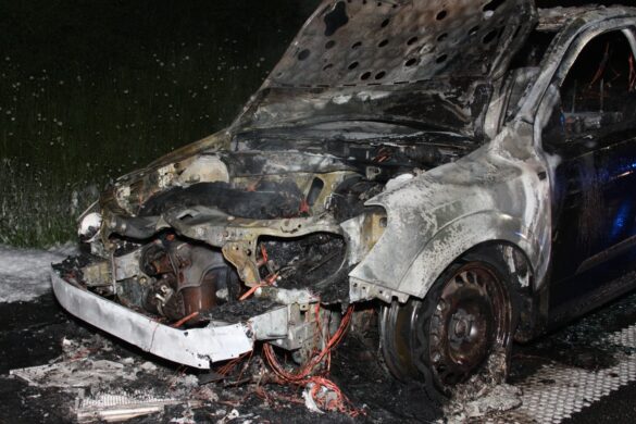 2016-05-19_PKW-Brand-Autobahn-A33_002 PKW brennt auf der A33 komplett aus