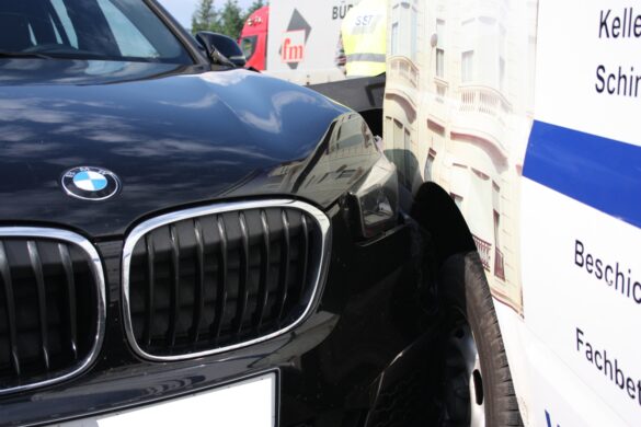 Sieben Fahrzeuge fahren auf A1 ineinander