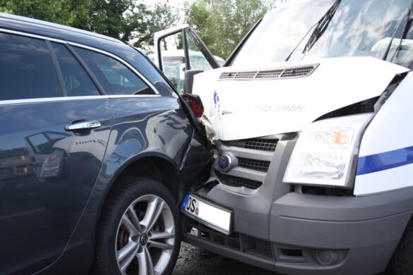 Sieben Fahrzeuge fahren auf A1 ineinander