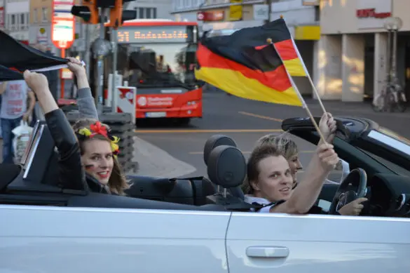 Autokorso auf dem Neumarkt