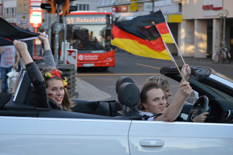 Autokorso auf dem Neumarkt